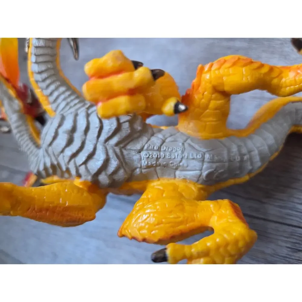Safari Ltd. 2010 Three-Headed Fire Dragon‎